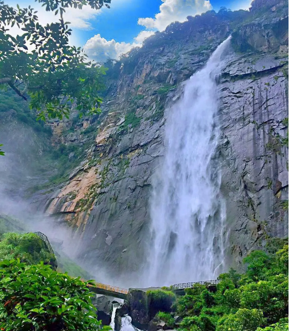 登牛山,走牛运,赏峡谷瀑布,享受乡村温泉足浴,体验芭乐采摘,访古镇,赏非遗文化汽车2日游